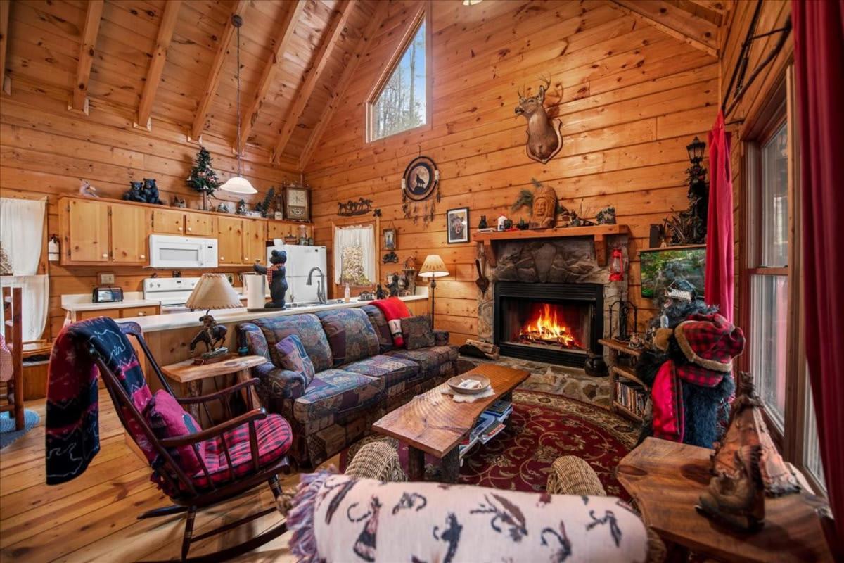 Cozy Cabin Beside Briar Creek, Fire Pit, Wifi Villa Ellijay Exterior photo