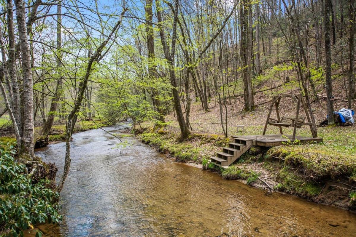 Cozy Cabin Beside Briar Creek, Fire Pit, Wifi Villa Ellijay Exterior photo