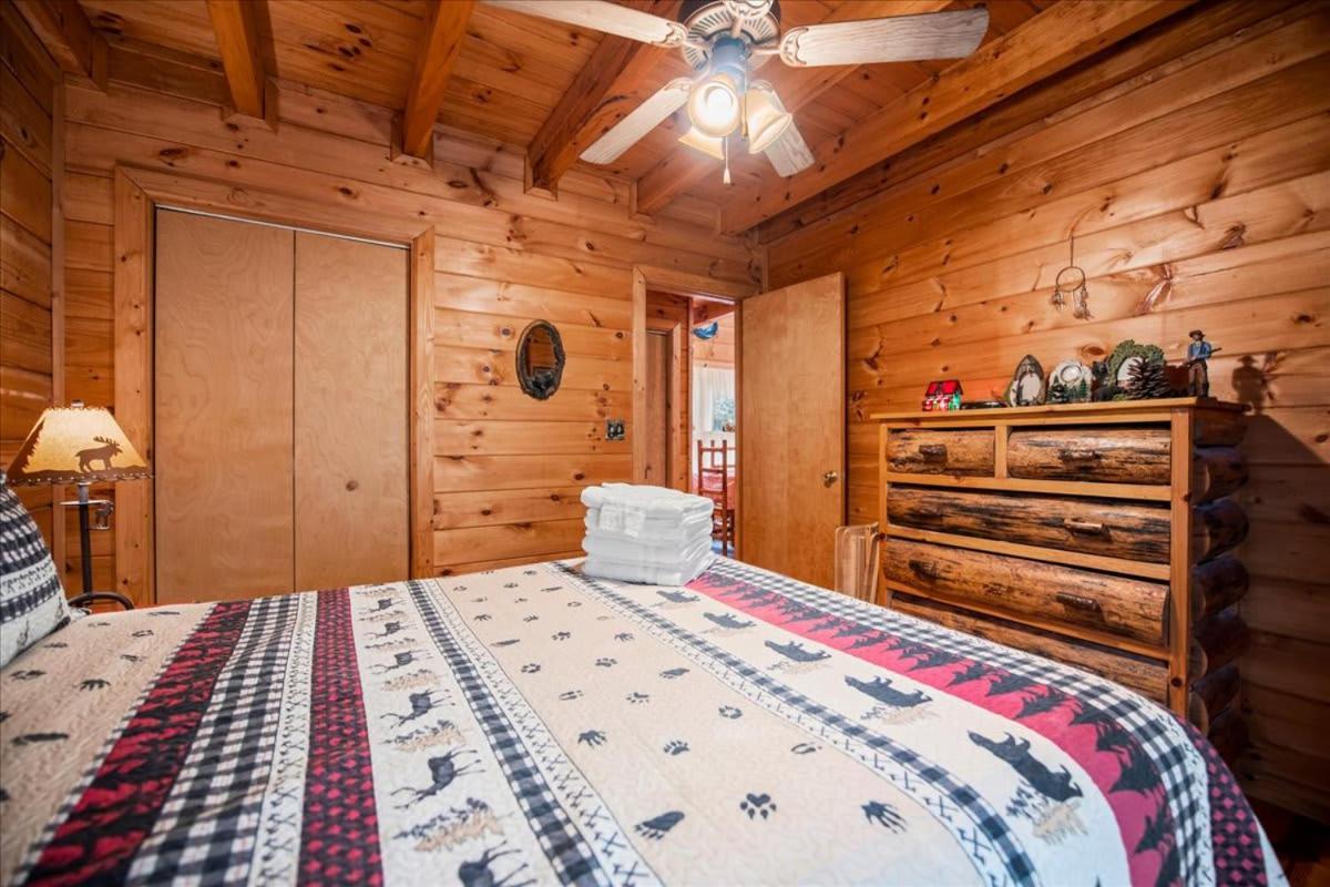 Cozy Cabin Beside Briar Creek, Fire Pit, Wifi Villa Ellijay Exterior photo